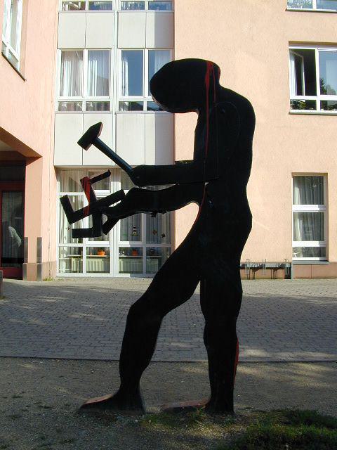 Wo steht der "Kleine Hammering Man"?